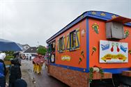 Lange carnavalstoet van regen naar zon