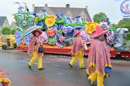 Lange carnavalstoet van regen naar zon