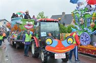 Lange carnavalstoet van regen naar zon