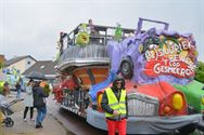 Lange carnavalstoet van regen naar zon