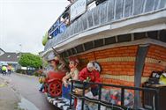 Lange carnavalstoet van regen naar zon