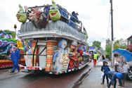 Lange carnavalstoet van regen naar zon