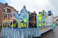 Lange carnavalstoet van regen naar zon