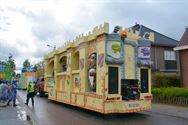 Lange carnavalstoet van regen naar zon