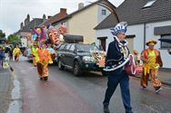 Lange carnavalstoet van regen naar zon