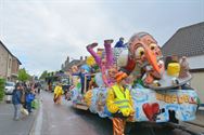 Lange carnavalstoet van regen naar zon