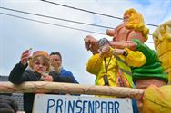 Lange carnavalstoet van regen naar zon