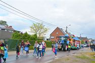 Lange carnavalstoet van regen naar zon