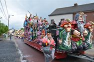 Lange carnavalstoet van regen naar zon