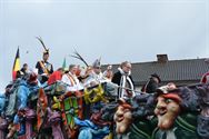 Lange carnavalstoet van regen naar zon