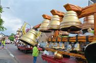 Lange carnavalstoet van regen naar zon