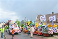 Lange carnavalstoet van regen naar zon