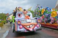 Lange carnavalstoet van regen naar zon