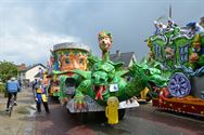 Lange carnavalstoet van regen naar zon