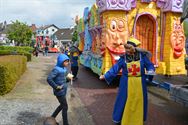 Lange carnavalstoet van regen naar zon