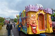 Lange carnavalstoet van regen naar zon