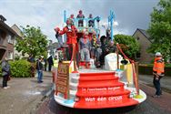 Lange carnavalstoet van regen naar zon