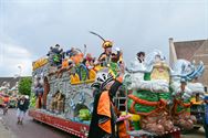 Lange carnavalstoet van regen naar zon