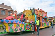 Lange carnavalstoet van regen naar zon