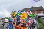 Lange carnavalstoet van regen naar zon