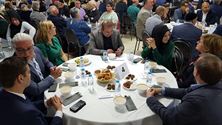 Selimiye-moskee bood een iftar-maaltijd aan