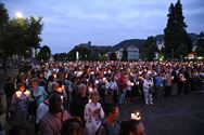 Bedevaarders van hier laten zich opmerken