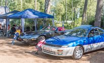 Oldtimers en nostalgische kermis op Sterrenwacht