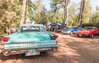 Oldtimers en nostalgische kermis op Sterrenwacht