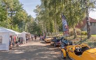 Oldtimers en nostalgische kermis op Sterrenwacht