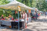 Oldtimers en nostalgische kermis op Sterrenwacht