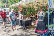 Oldtimers en nostalgische kermis op Sterrenwacht