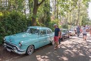 Oldtimers en nostalgische kermis op Sterrenwacht