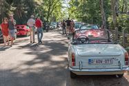 Oldtimers en nostalgische kermis op Sterrenwacht