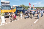 Flaneren tussen de trucks