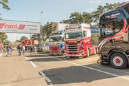 Flaneren tussen de trucks