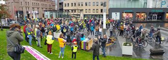 3 moedigen namen deel aan critical mass in Hasselt