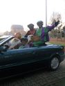 Sint bibbert in een cabrio