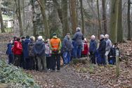Honderden wandelaars stappen naar de Kluis