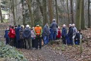 Honderden wandelaars stappen naar de Kluis