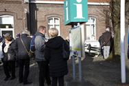 Honderden wandelaars stappen naar de Kluis