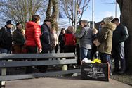 Honderden wandelaars stappen naar de Kluis