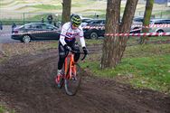 Massa jonge renners in het Zolderse veld