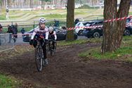 Massa jonge renners in het Zolderse veld