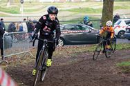 Massa jonge renners in het Zolderse veld