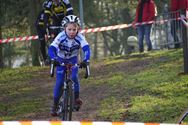 Massa jonge renners in het Zolderse veld