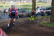 Massa jonge renners in het Zolderse veld