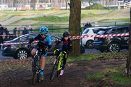 Massa jonge renners in het Zolderse veld