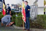 Bloemenhulde aan monument in Zolder