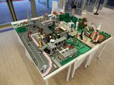 Maarten toont de wereld van 2020 in Lego