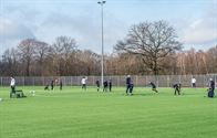 De kunstgrasvelden zijn ingetrapt